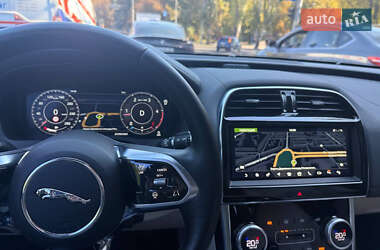 Седан Jaguar XE 2019 в 