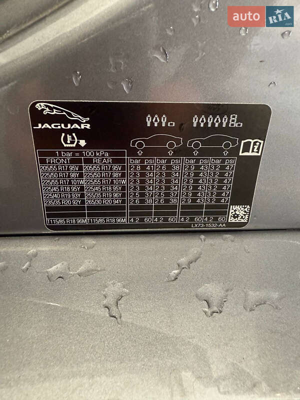 Седан Jaguar XE 2019 в Одесі