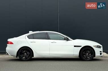 Седан Jaguar XE 2017 в 