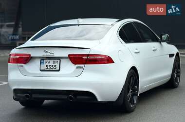 Седан Jaguar XE 2017 в 