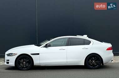 Седан Jaguar XE 2017 в 