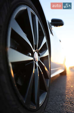 Седан Jaguar XE 2015 в 