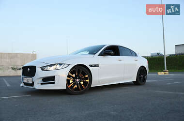 Седан Jaguar XE 2015 в 