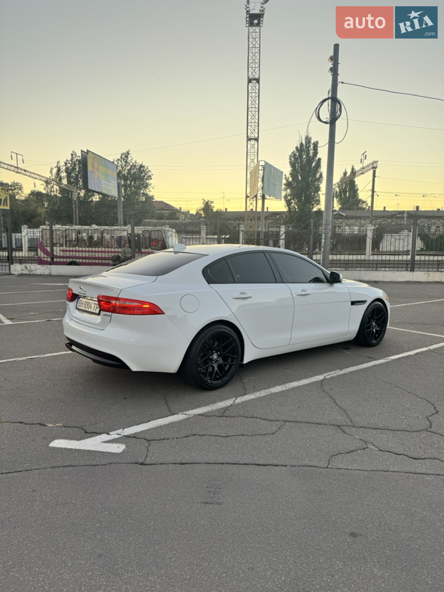 2016 Jaguar XE - мініатюра 6