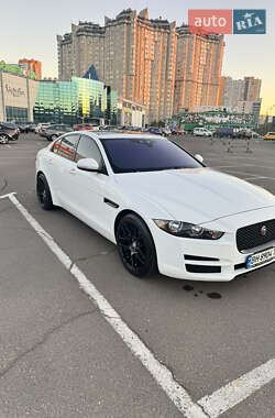 Седан Jaguar XE 2016 в 