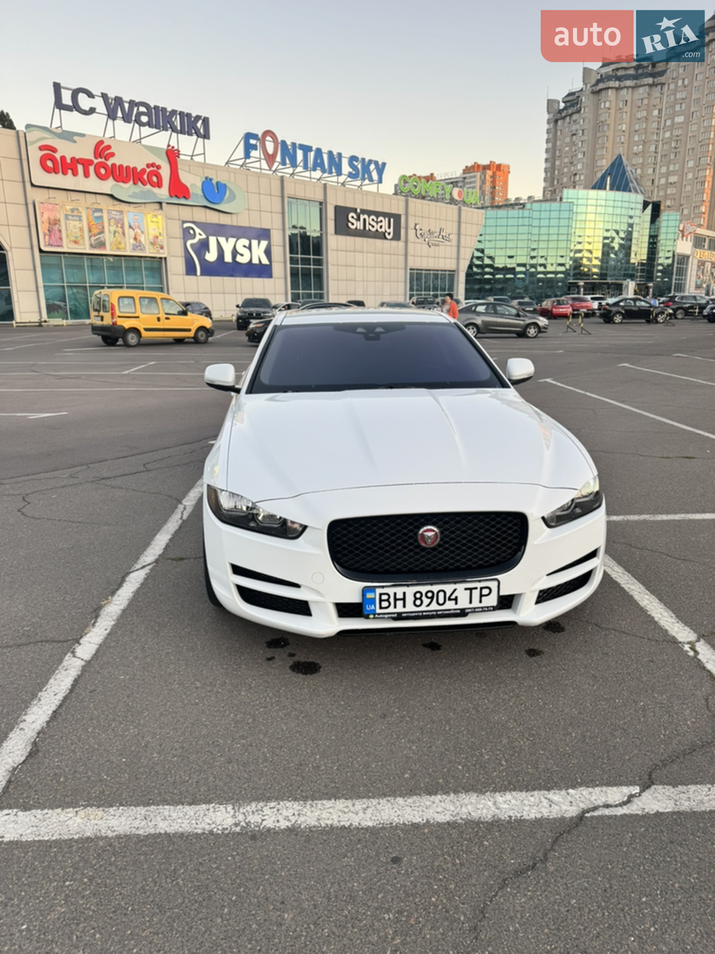 2016 Jaguar XE - мініатюра 5