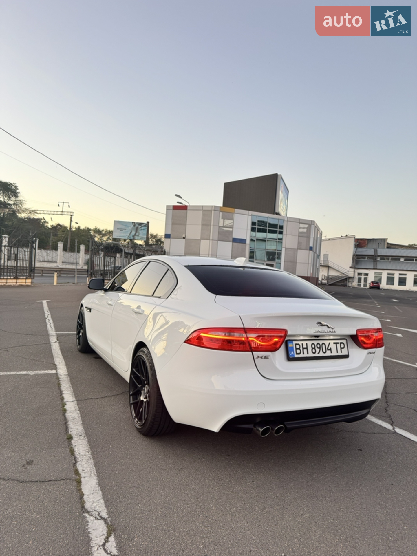 2016 Jaguar XE - мініатюра 9