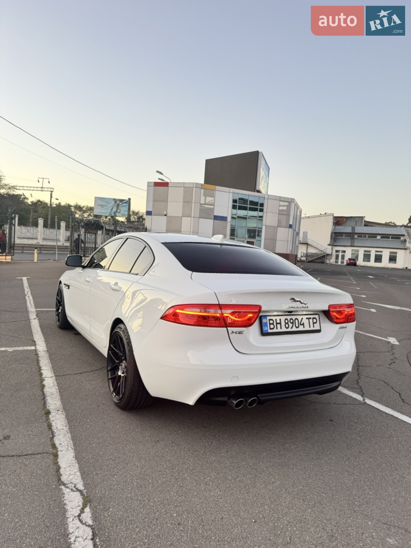2016 Jaguar XE - мініатюра 8