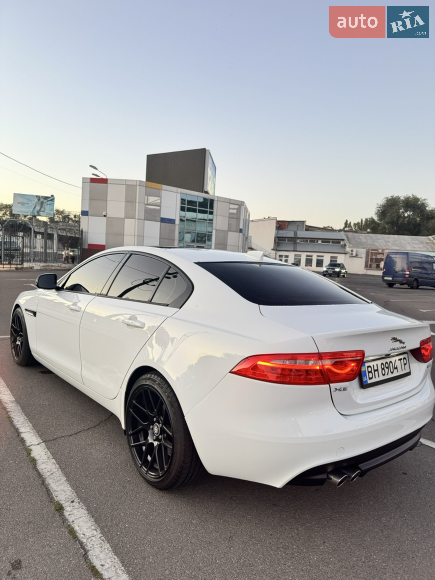 2016 Jaguar XE - мініатюра 10