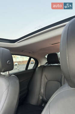 Седан Jaguar XE 2016 в Одесі