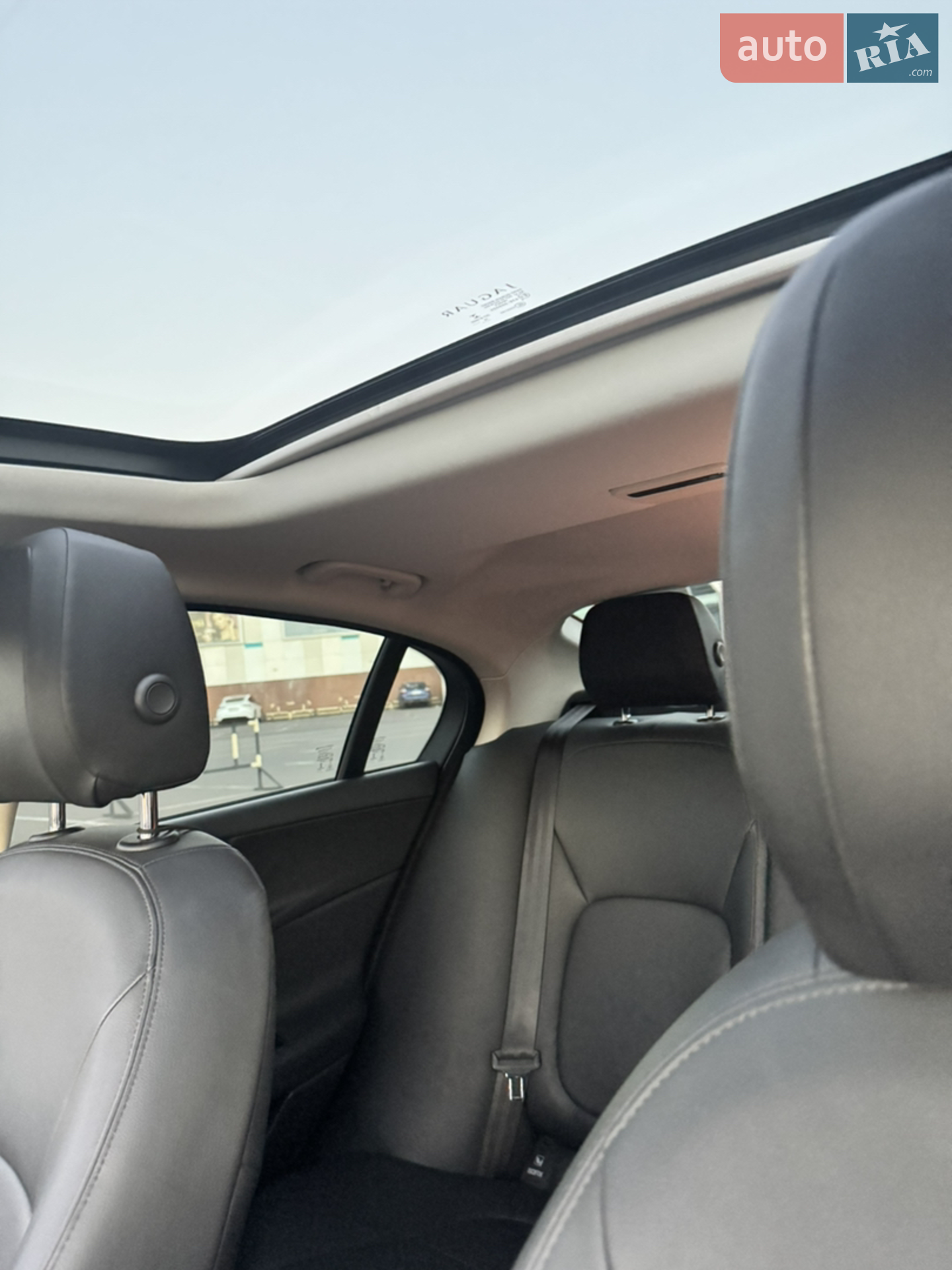 2016 Jaguar XE - мініатюра 11