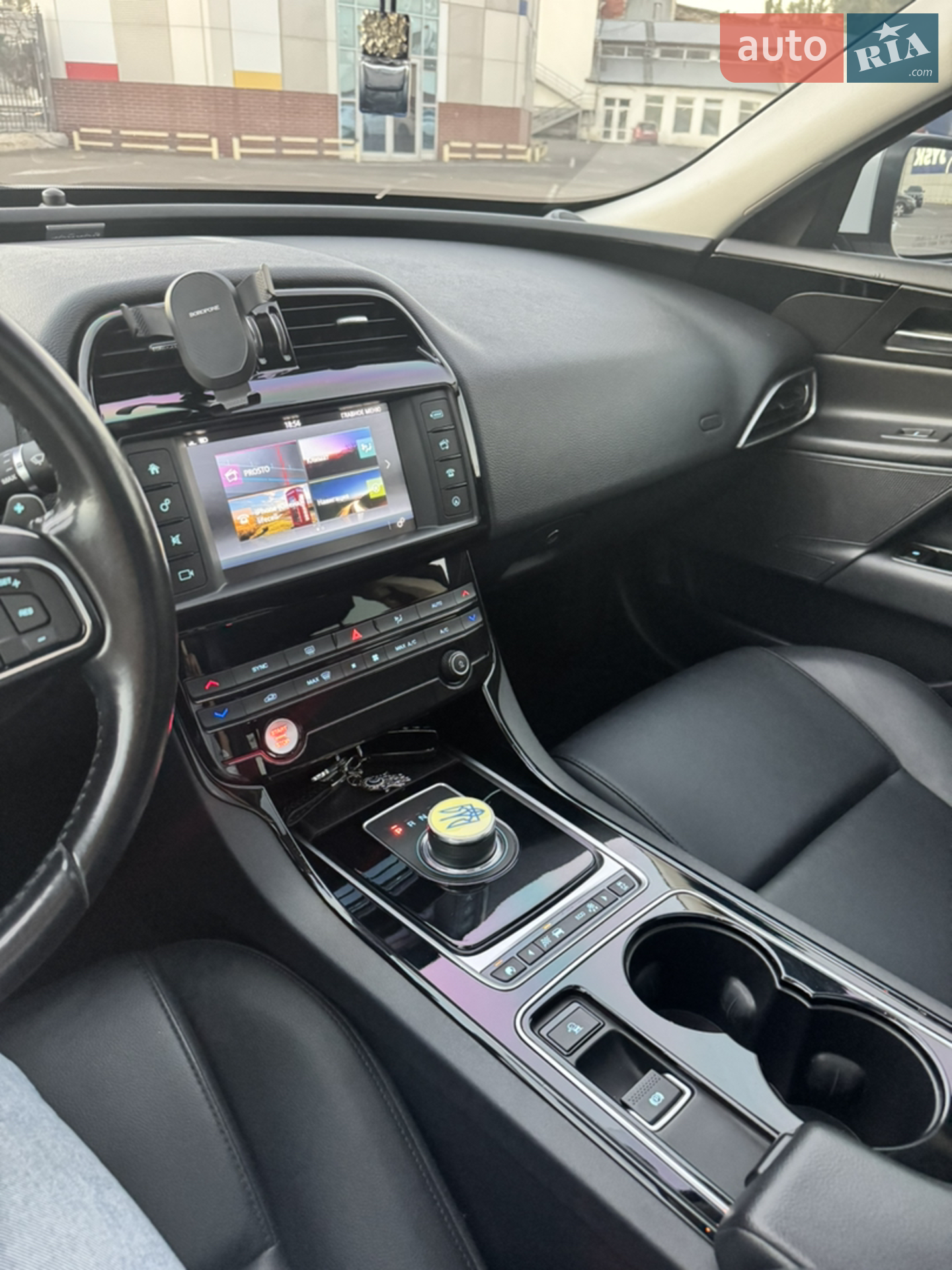 2016 Jaguar XE - мініатюра 12