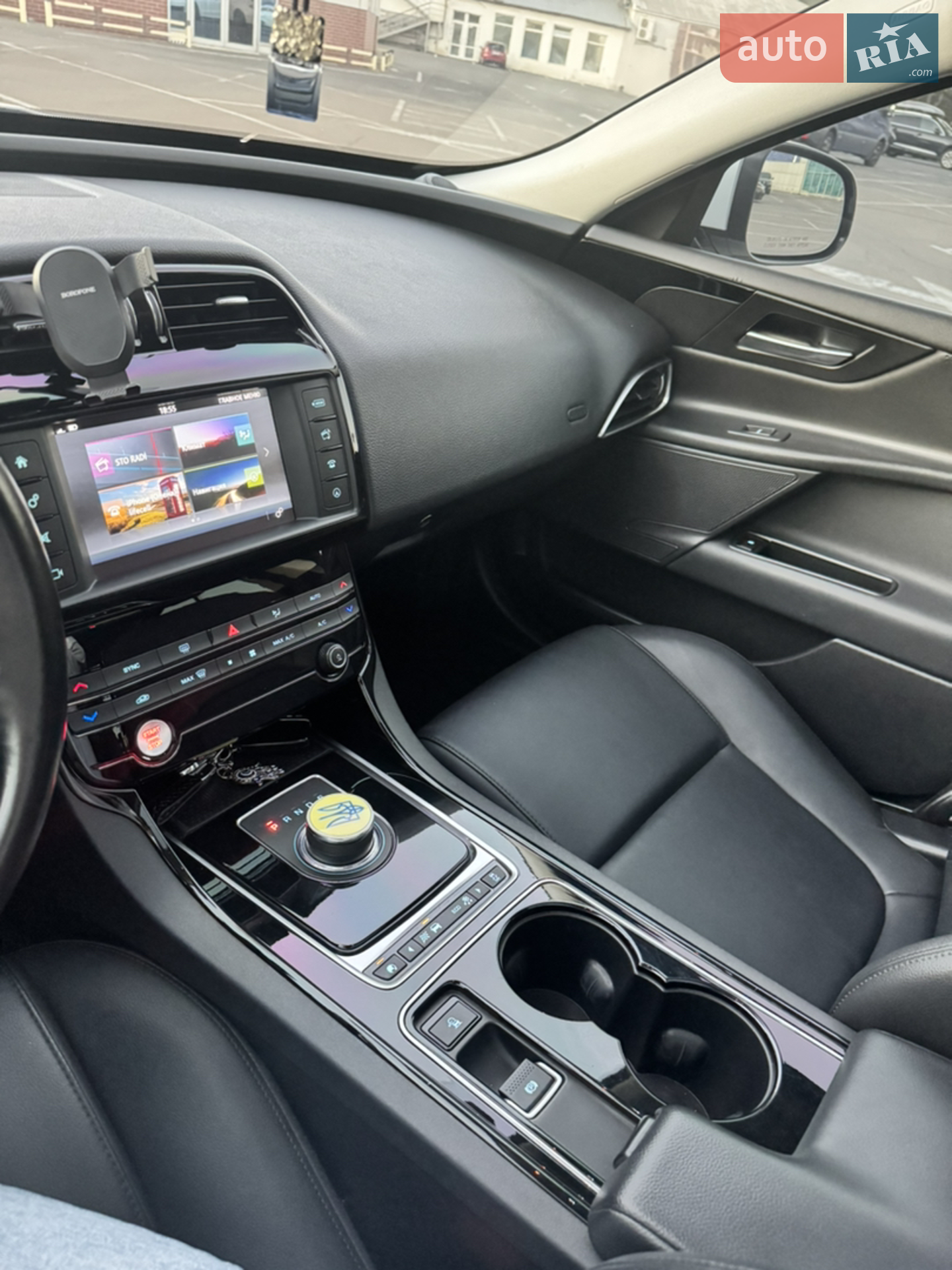 2016 Jaguar XE - мініатюра 15