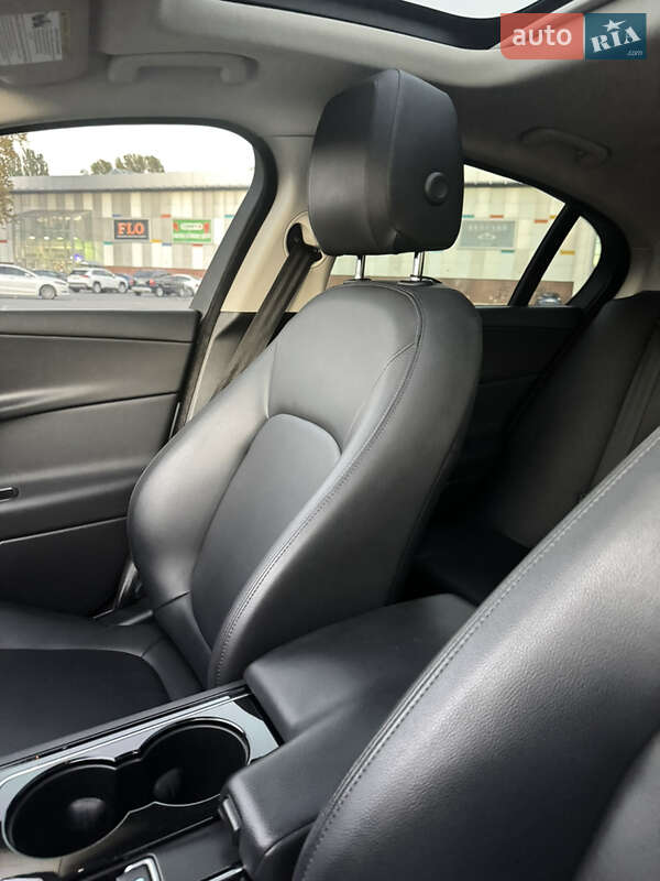 Седан Jaguar XE 2016 в Одесі фото 16 Седан Jaguar XE 2016 в Одесі