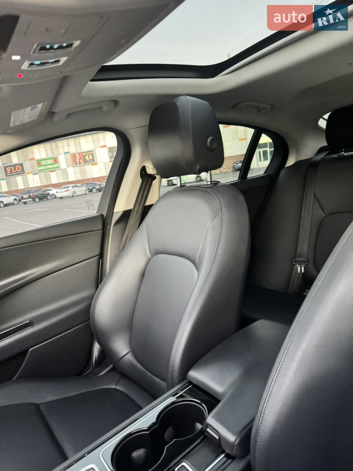 2016 Jaguar XE - мініатюра 17