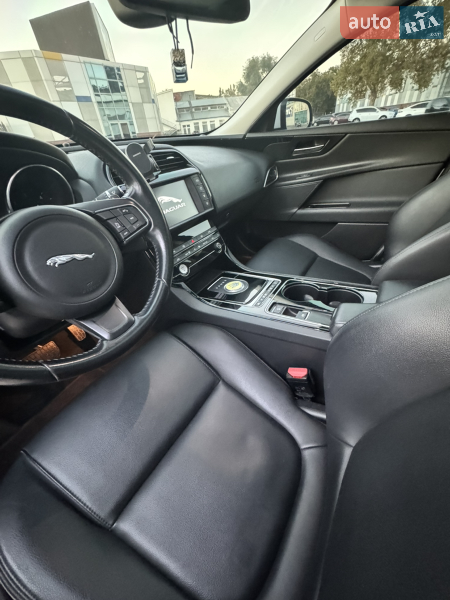 2016 Jaguar XE - мініатюра 21