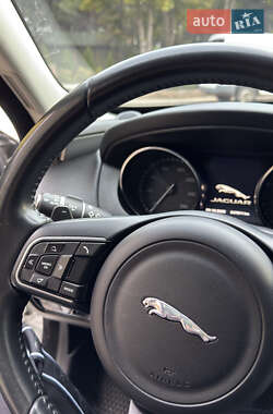 Седан Jaguar XE 2015 в 