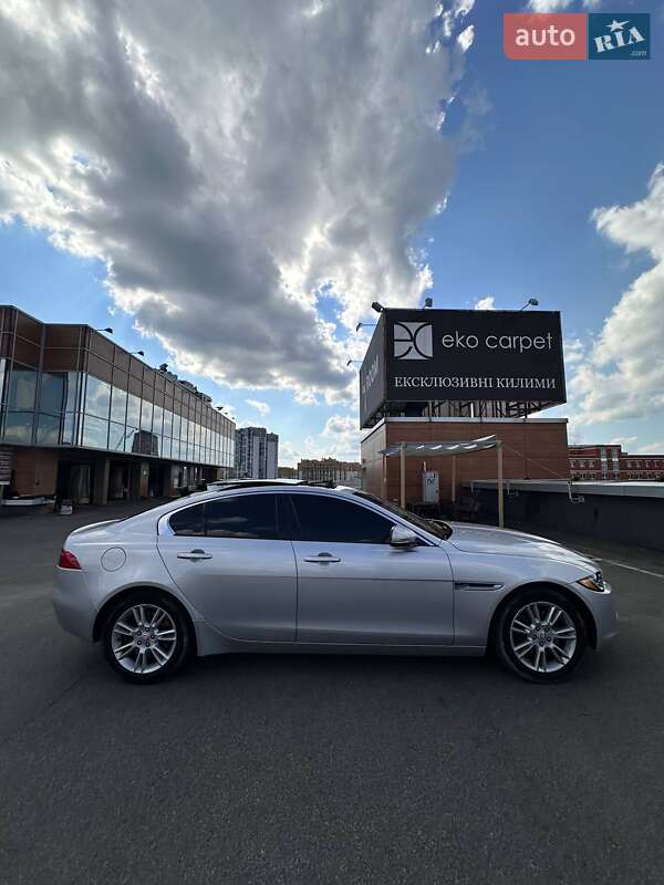 Седан Jaguar XE 2016 в Києві