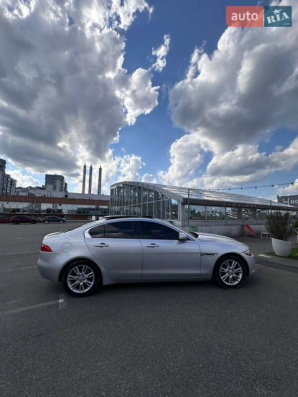 Седан Jaguar XE 2016 в Києві