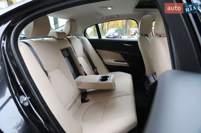 Седан Jaguar XE 2016 в Харкові