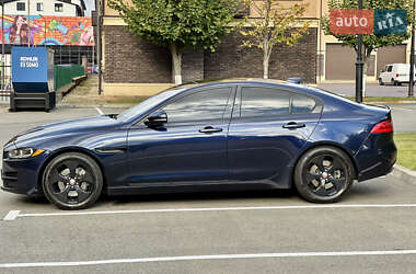 Седан Jaguar XE 2016 в 