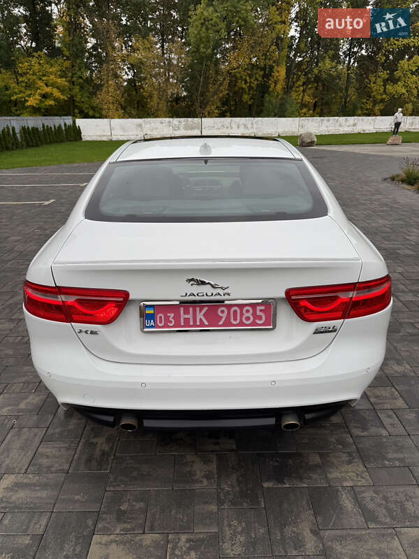 Седан Jaguar XE 2019 в Луцке