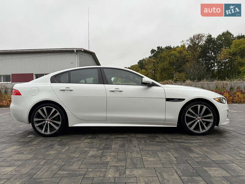 Седан Jaguar XE 2019 в Луцке