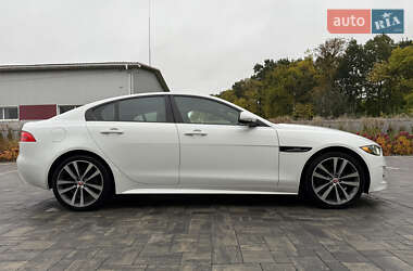 Седан Jaguar XE 2019 в  фото 5 Седан Jaguar XE 2019 в