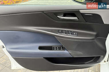 Седан Jaguar XE 2019 в  фото 19 Седан Jaguar XE 2019 в