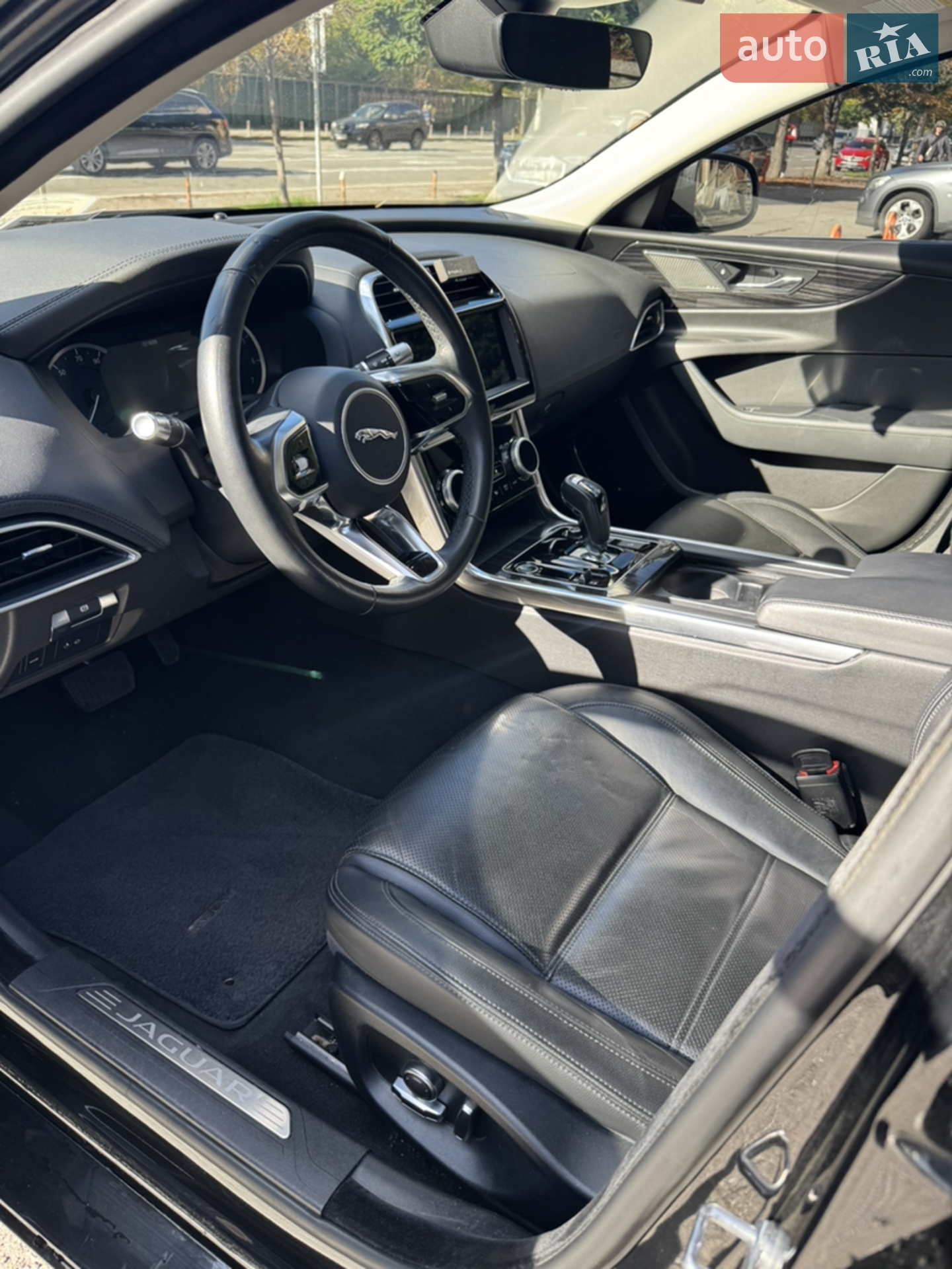 2019 Jaguar XE - мініатюра 8