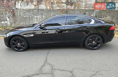 Седан Jaguar XE 2019 в 