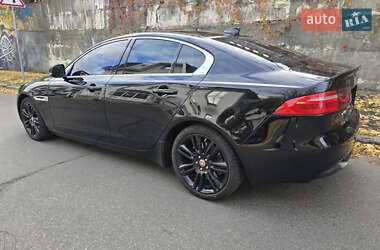 Седан Jaguar XE 2019 в 