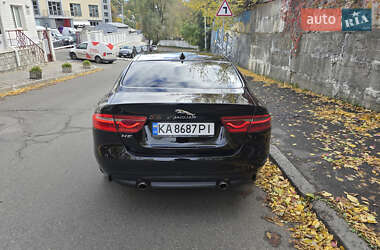 Седан Jaguar XE 2019 в 