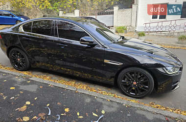 Седан Jaguar XE 2019 в 