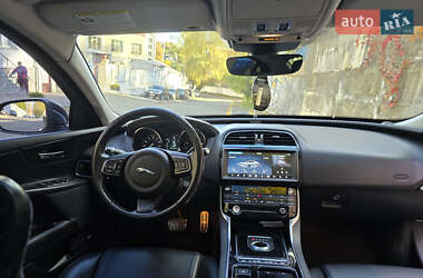 Седан Jaguar XE 2019 в 