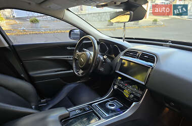 Седан Jaguar XE 2019 в 