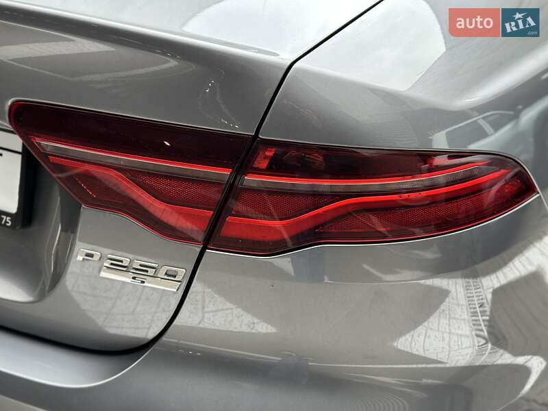 Седан Jaguar XE 2020 в Києві