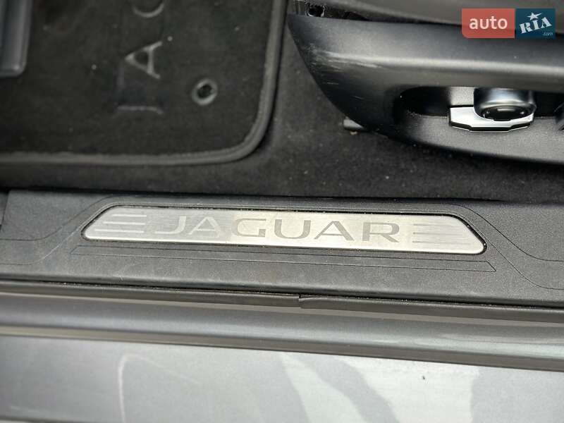Седан Jaguar XE 2020 в Києві