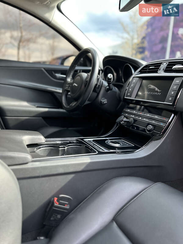 Седан Jaguar XE 2017 в Києві фото 8 Седан Jaguar XE 2017 в Києві