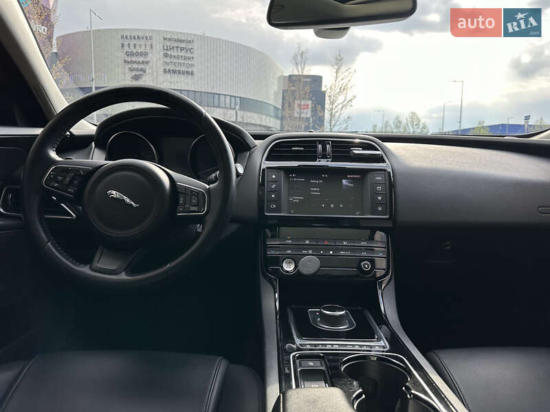 Седан Jaguar XE 2017 в Києві фото 10 Седан Jaguar XE 2017 в Києві