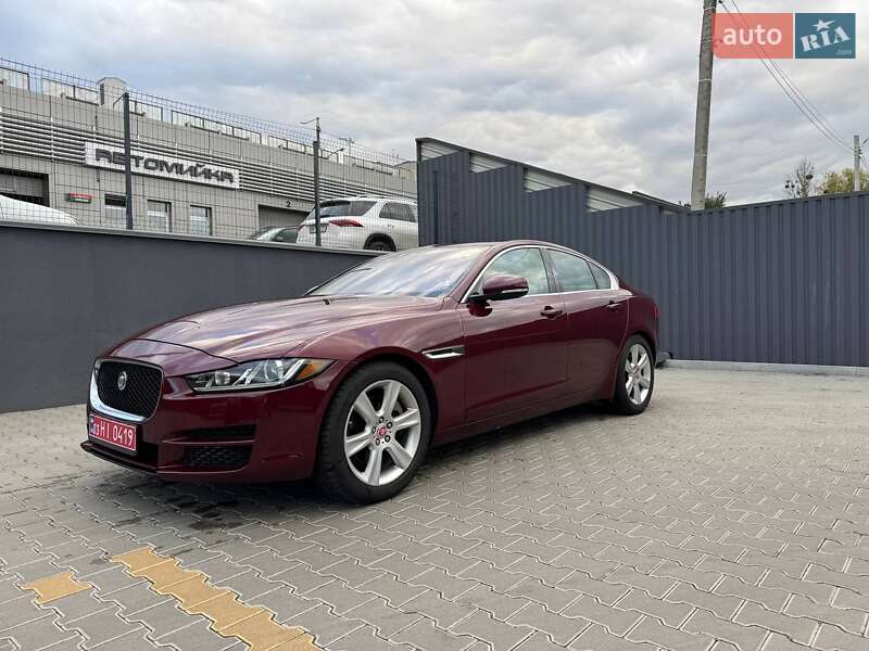 Седан Jaguar XE 2017 в Житомирі