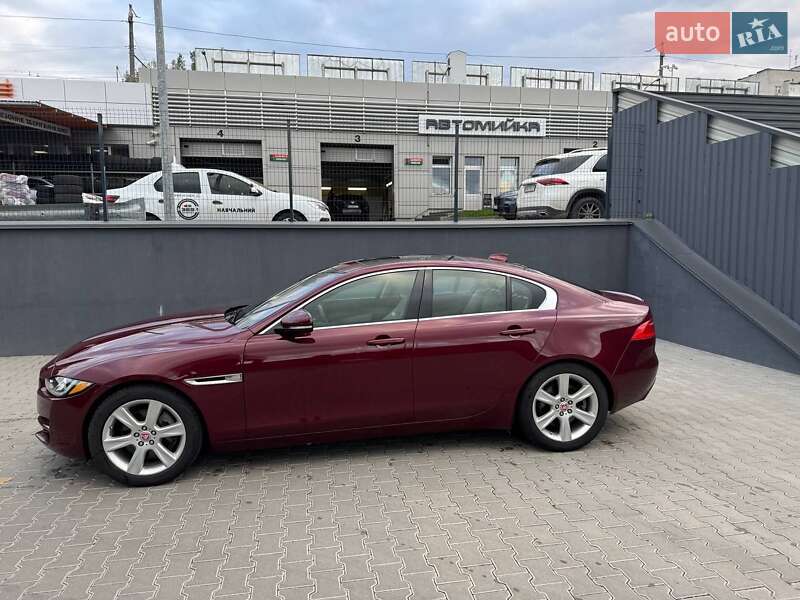 Седан Jaguar XE 2017 в Житомирі
