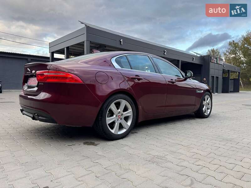 Седан Jaguar XE 2017 в Житомирі