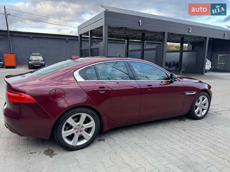 Седан Jaguar XE 2017 в Житомирі