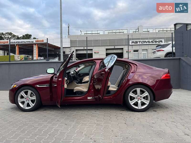 Седан Jaguar XE 2017 в Житомирі