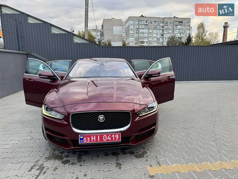 Седан Jaguar XE 2017 в Житомирі
