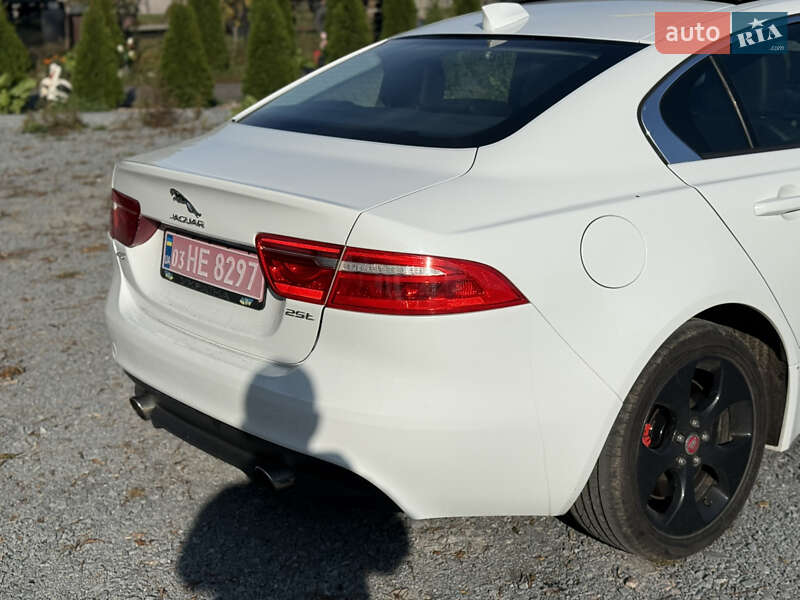 Седан Jaguar XE 2017 в Рівному