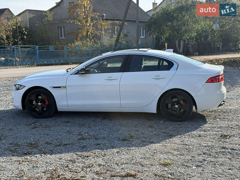 Седан Jaguar XE 2017 в Рівному