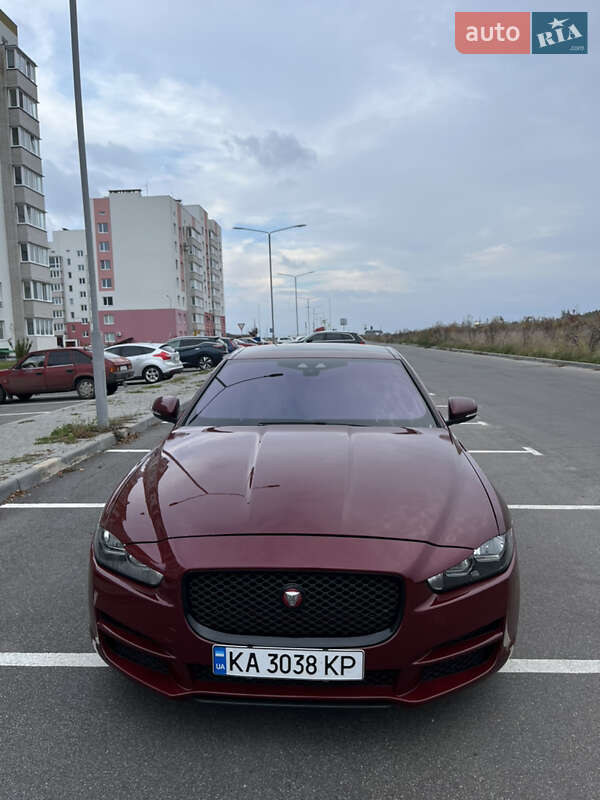 Седан Jaguar XE 2016 в Виннице