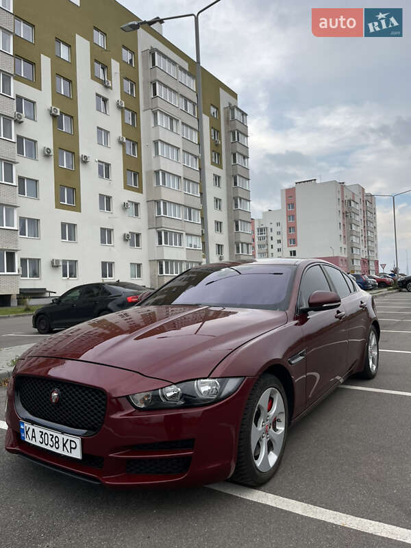 Седан Jaguar XE 2016 в Виннице